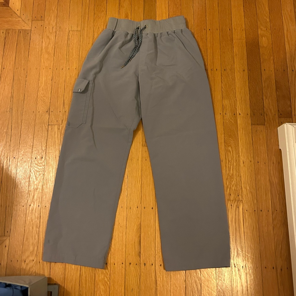 Jaanuu wide leg gray scrub pant